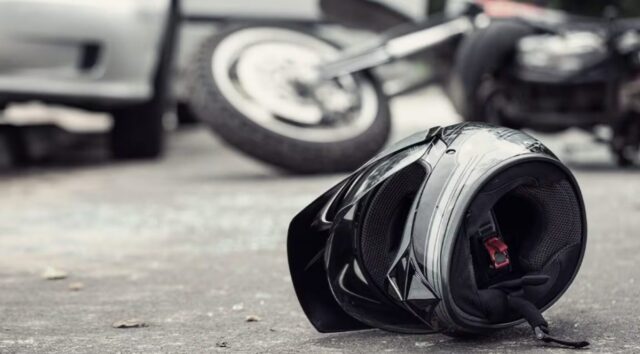 Padre e figlio travolti da un’auto a Ostia: bimbo di 10 anni ricoverato in gravi condizioni