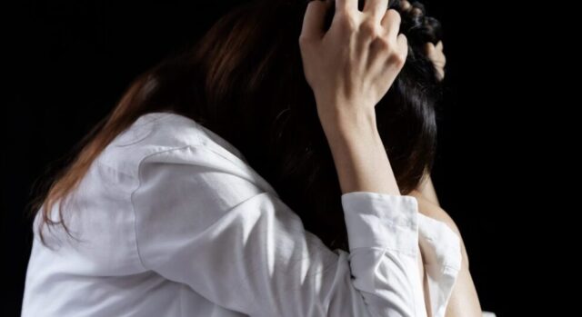 23enne molestata sul bus, inseguita e picchiata a pugni in faccia: “Vediamo chi ti salva”