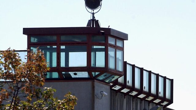 Ricercati 23 detenuti evasi