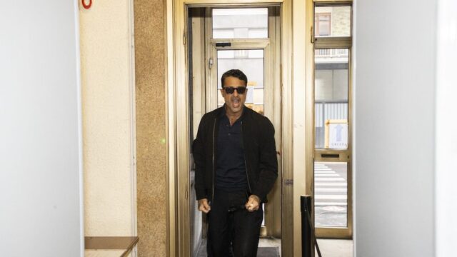 Corona esce dal Tribunale e attacca: “Nel cellulare di Signorini trovano Sodoma e Gomorra”