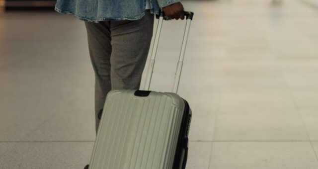 Deve scontare 10 anni per schiavitù e sfruttamento della prostituzione: arrestato mentre prepara la fuga