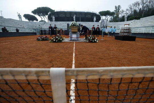 Aperta al Foro Italico la camera ardente di Pietrangeli, Binaghi: “Nel tennis tutti figli di Nicola”