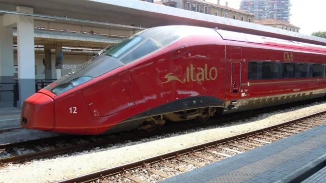 Guasto sul treno Italo, passeggeri bloccati per ore in galleria: “Abbandonati a noi stessi”