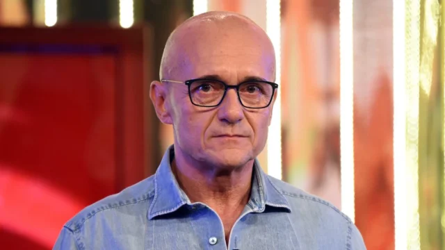 Ultim’ora: Signorini sospende tutti gli impegni con Mediaset, Corona: “è stato costretto dai padroni”