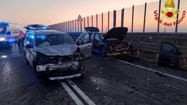Tragico schianto frontale auto-camion: gravissima una donna di 52 anni