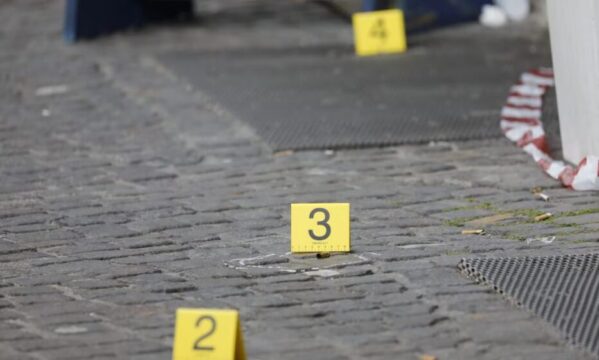 Spari in pieno giorno contro la casa di una donna incensurata: paura in città