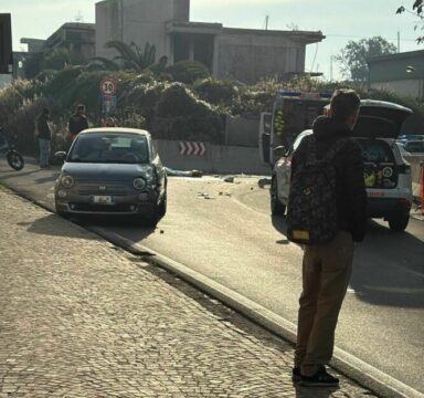 Tragico incidente stradale: morto un ragazzo 16enne, grave l’amico 17enne