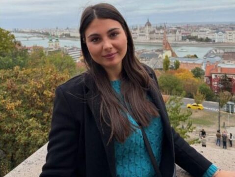 Camion travolge e trascina per metri una studentessa: morta giovane 22enne