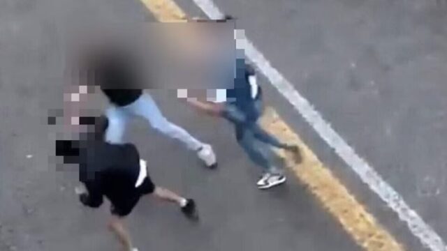 Lite tra minorenni degenera in rissa: 16enne colpito alla testa con un’accetta