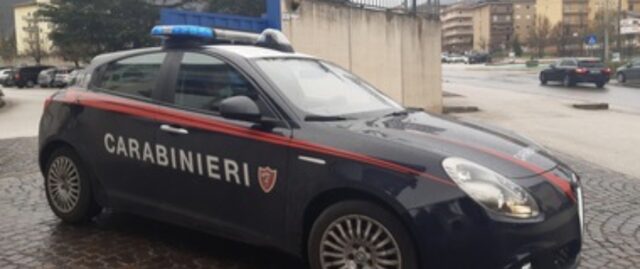 Tentativo di soffocamento su una neonata di cinque mesi: madre fermata in extremis dai carabinieri