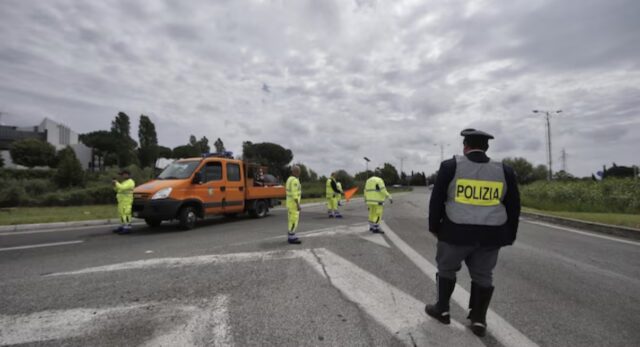 Perde una valigia, si ferma a recuperarla e viene travolto da un’auto: muore un uomo di 60 anni in autostrada