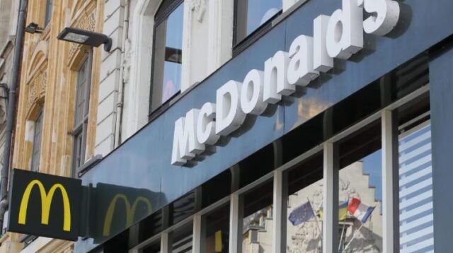 Aggressione con una baionetta in un McDonald’s, denunciato un 16enne