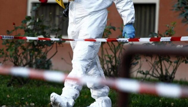 Il ritrovamento choc: ucciso davanti a casa e abbandonato in auto