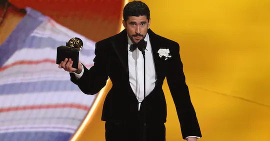 Bad Bunny condanna l’Ice ai Grammy: “Non siamo animali, siamo esseri umani e siamo americani”