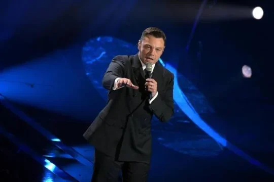 Sanremo 2026, Carlo Conti annuncia Tiziano Ferro come super ospite della prima serata