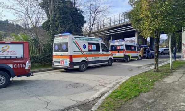 Giovane coppia trovata senza vita in una tenda: aspettavano un bambino