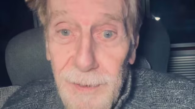 Claudio Lippi su Instagram dopo il caso “Falsissimo”: «Sono vivo e ne ho ancora da raccontare»