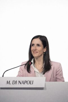 Tumore del rene: colpisce il doppio degli uomini rispetto alle donne, incidenza in calo ma mortalità in lieve aumento. Gli oncologi del Pascale aprono il confronto tra otto regioni su cure e innovazioni: “Più diagnosi precoci e cure integrate”.