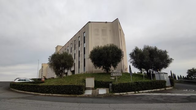 Sospetta intossicazione alimentare alla Scuola di Formazione e Aggiornamento della Polizia Penitenziaria ‘Giovanni Falcone’: 80 malori dopo il pranzo in mensa, 23 al pronto soccorso