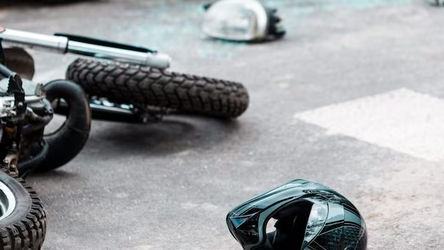 Incidente mortale nella notte: muore motociclista di 61 anni