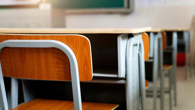 Boccone di traverso a scuola: insegnante salva un 11enne