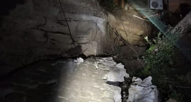 Crolla un muro per il maltempo: morto un 58enne, due feriti e palazzina evacuata