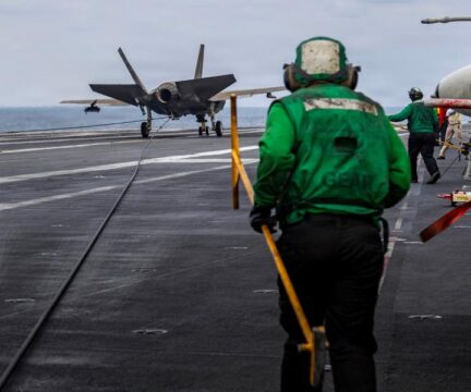 Usa abbattuto drone iraniano nel Mar Arabico: si stava avvicinando a portaerei americana