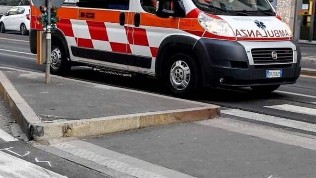 ULTIM’ORA: ragazzina di 16 anni investita da un autobus, è gravissime condizioni