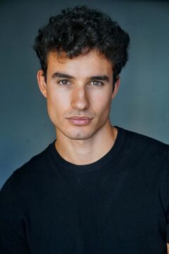 REYSON GRUMELLI: UNA CRESCITA INARRESTABILE TRA CINEMA, TV E MUSICA