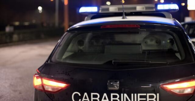 Rapina otto giovani in discoteca e tenta la fuga: arrestato 22enne ai Magazzini Generali