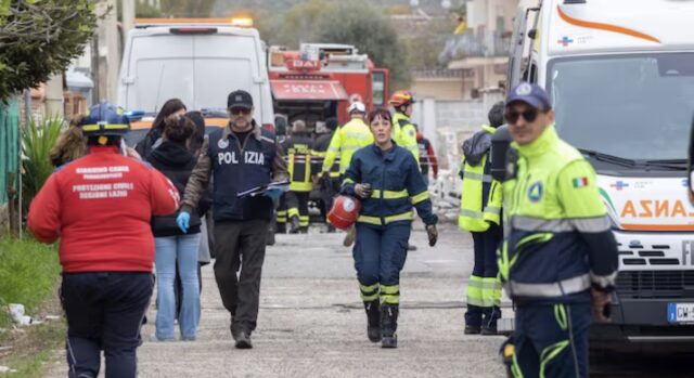 Palazzina distrutta da un’esplosione: coniugi feriti, lei trasferita tra i grandi ustionati