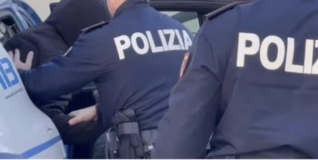 38enne aggredisce poliziotti e guardia giurata in ospedale: arrestato e poi rimesso in libertà