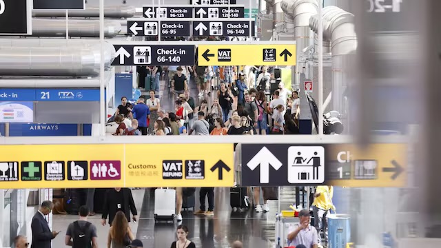 Bambino di pochi mesi muore in aeroporto: fatale un malore improvviso