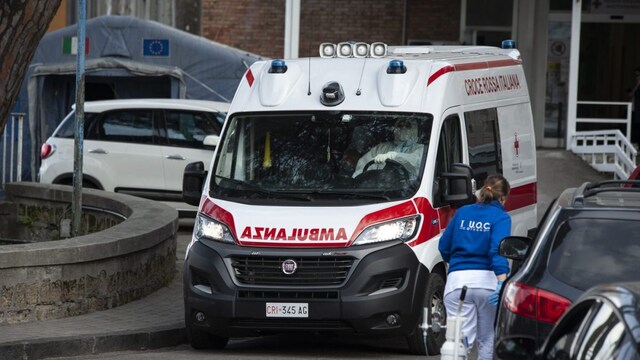 Epatite A a Napoli: aumentano i ricoveri al Cotugno, ma nessun caso grave. Via libera alla vendita di frutti di mare (solo cotti)