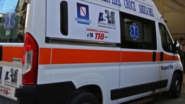 Ragazzo di 19 anni con la gola tagliata al Pronto Soccorso: rischia la vita