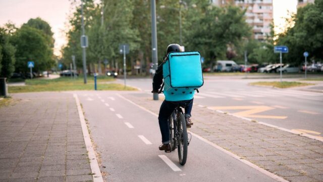Rider aggrediti da tre ragazzi senza motivo: “Ci hanno sputato in faccia, poi calci e pugni”