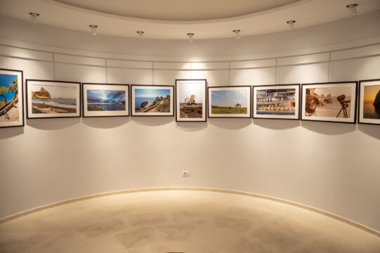 Capri, Oltre l’immediato:   Inaugurata la collettiva che da voce all’anima profonda dell’isola dal 24 Aprile – 10 Maggio 2026