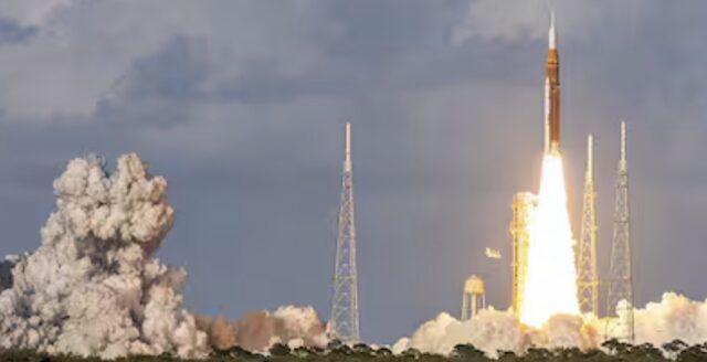 Artemis II, l’uomo torna verso la Luna: partita la storica missione NASA con equipaggio