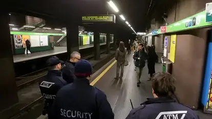 Importuna ragazze nella metro, vigilante lo aggredisce ed estrae l’arma: sospeso l’agente