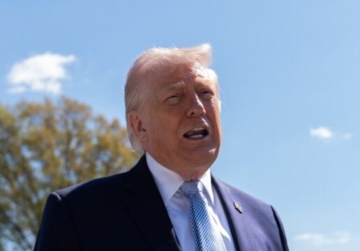 Donald Trump agita i cristiani e i repubblicani d’America, e preoccupa gli elettori, i dem: “Malato e blasfemo, va rimosso”