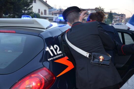Scopre il tradimento del marito e lo evira nel sonno: arrestata 35enne