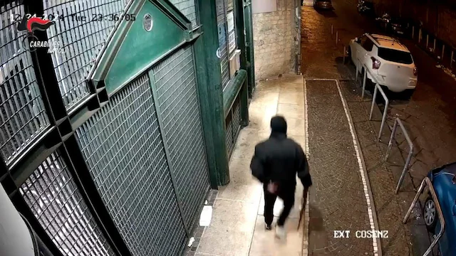 Spari contro caserma dei carabinieri a Napoli: arrestato il responsabile dopo mesi di indagini