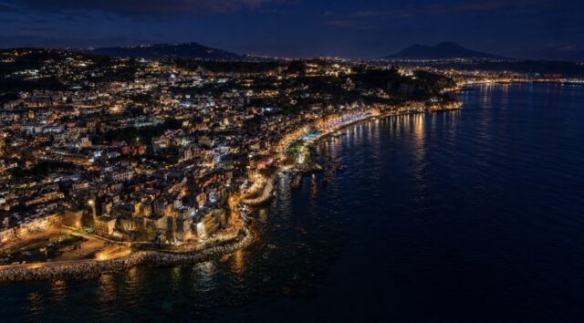 Coca-Cola Pizza Village 2026 torna sul mare: nuova location a Pozzuoli  Dal 7 al 12 luglio il grande villaggio della pizza si sposta sul lungomare flegreo tra pizzerie, musica e vista sul mare
