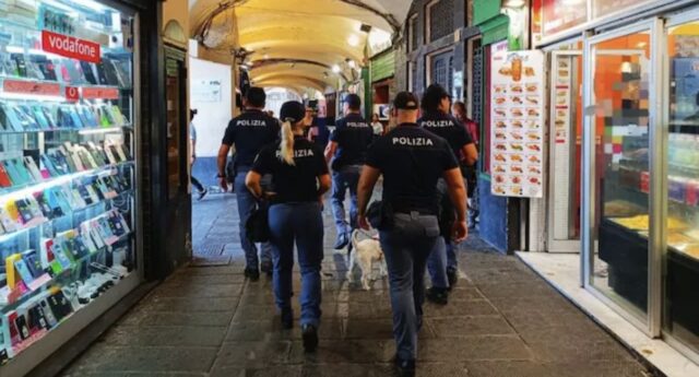 22enne accoltellato dopo una lite: aggressori in fuga su un monopattino