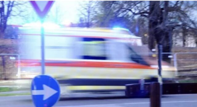 Bimba di 2 anni travolta da un’auto in retromarcia: morta dopo la corsa in ospedale
