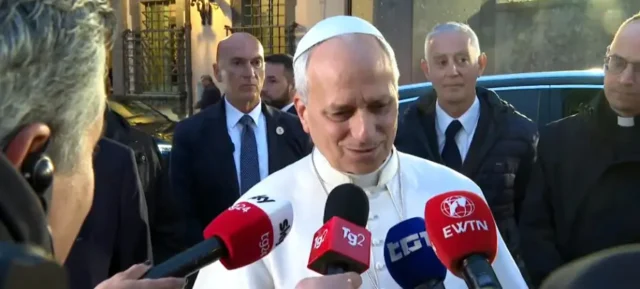 Papa Leone XIV risponde a Trump: “Chi mi critica lo faccia con la verità. La Chiesa condanna le armi nucleari”