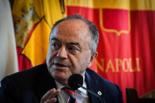 Poliziotti infedeli rubano e vendono dati sensibili, la denuncia di Gratteri: “Diffuse informazioni riservate su calciatori e cantanti”