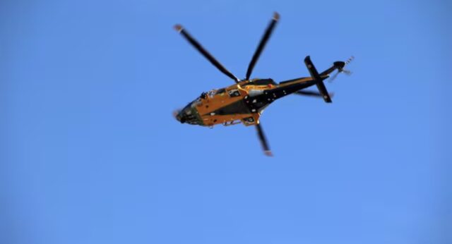 Cade dal terzo piano di casa, 13enne elitrasportato in ospedale: è gravissimo