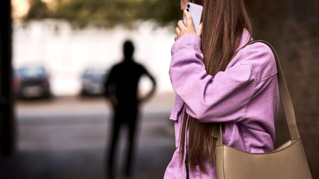 Turiste e passanti molestate in strada: fermato presunto aggressore seriale