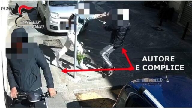 Donna di 73 anni rincorre i ladri e ne fa arrestare uno: tutto ripreso dalle telecamere